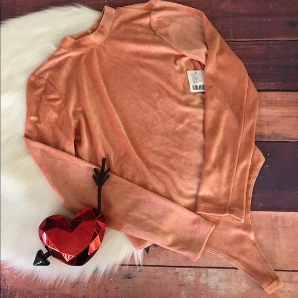 🛍Out from Under Velour Bodysuit Peach Medium - Picture 5 of 7